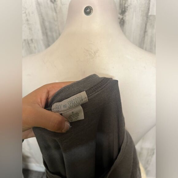 Sky and Sparrow gray top size MEDIUM - Picture 3 of 4